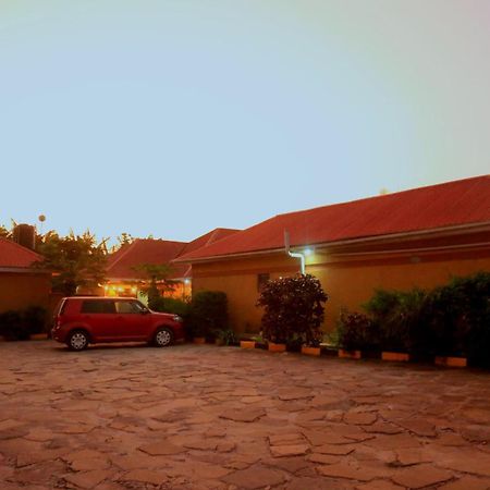 Palm Star Motel Fort Portal Exterior foto